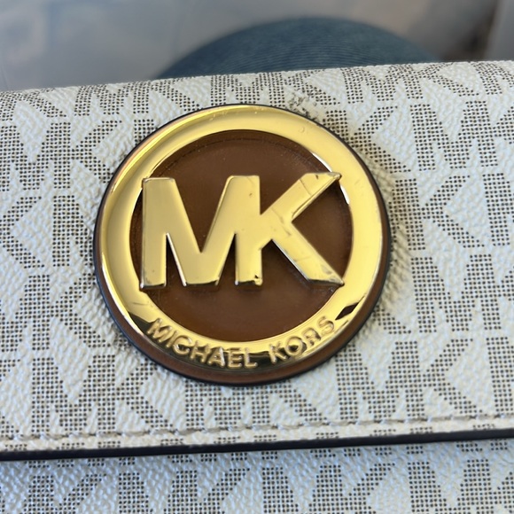 Beige and brown Michael Kors wallet - Picture 3 of 6
